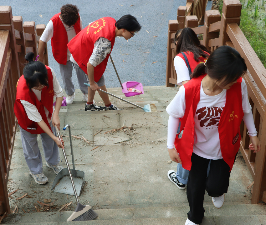YABO鸭脖美院送美到乡村